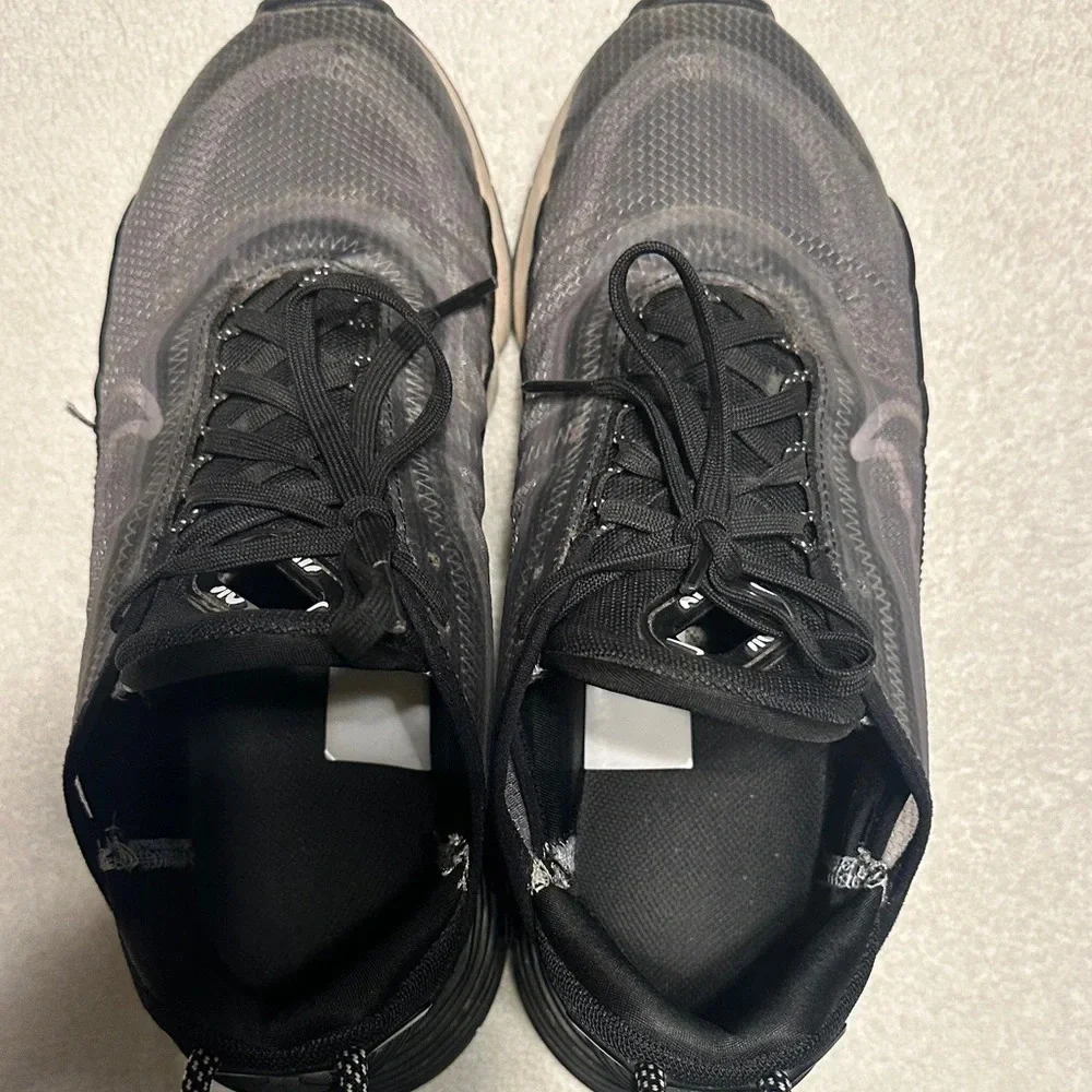 Nike Women's Black and Gray Sneakers
